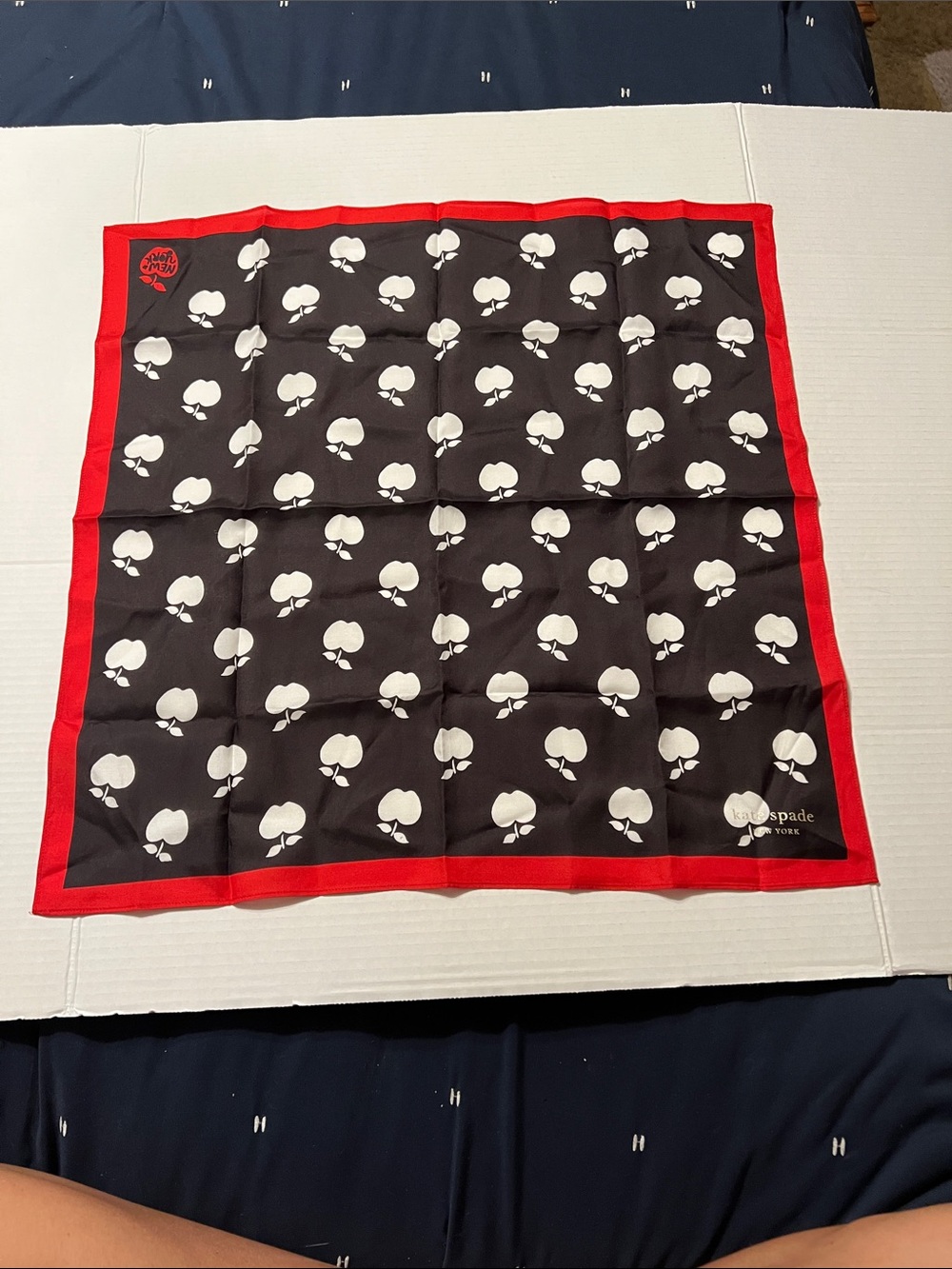 Kate Spade New York Apple 🧣 Scarf
